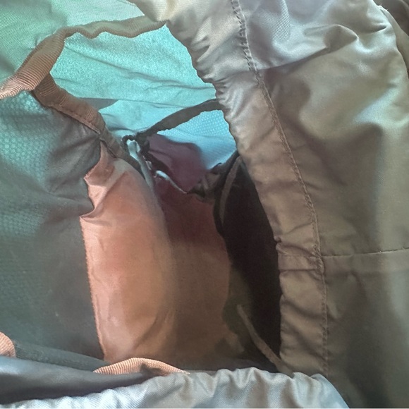 Osprey Kyte 36 Pack (Icelake Green) with rain cover - Picture 5 of 6